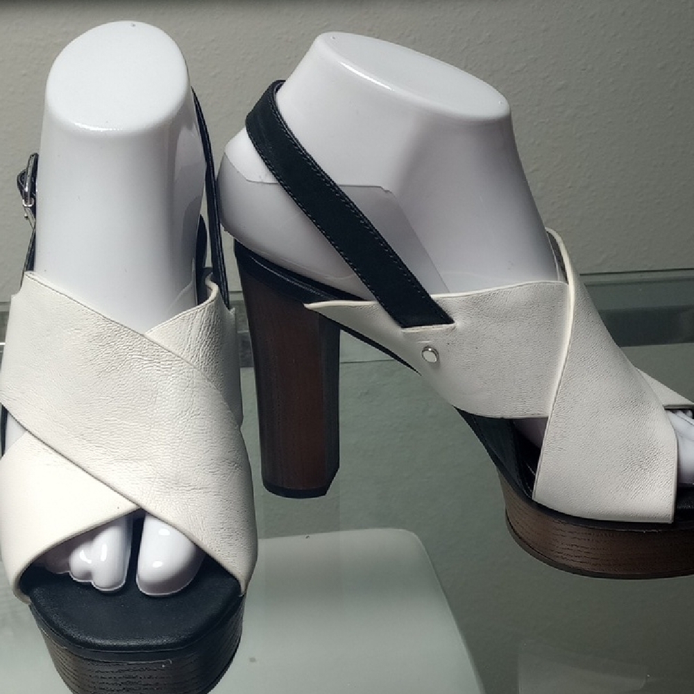 New Chic Two-Tone Women's Platform Sandals NWOT